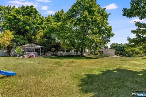 11 Allen Drive Wayne NJ 07470
