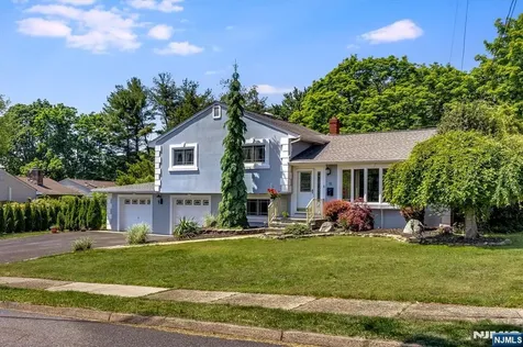11 Allen Drive Wayne NJ 07470