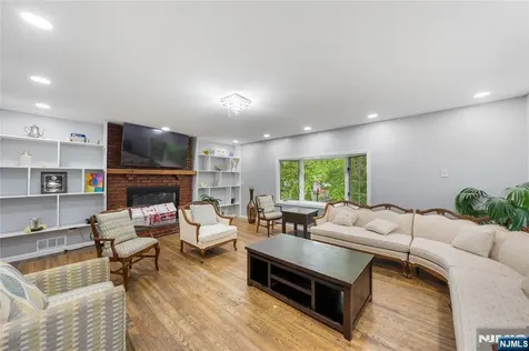 73 Davis Drive Bergenfield NJ 07621