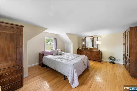 73 Davis Drive Bergenfield NJ 07621
