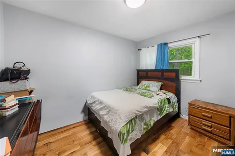73 Davis Drive Bergenfield NJ 07621