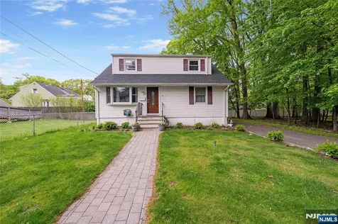 73 Davis Drive Bergenfield NJ 07621