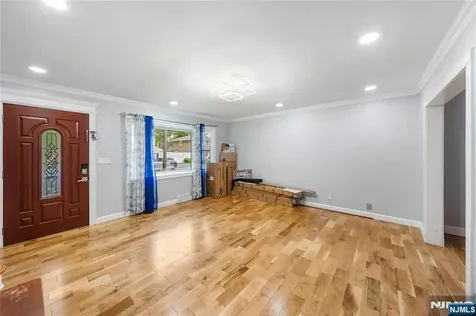 73 Davis Drive Bergenfield NJ 07621