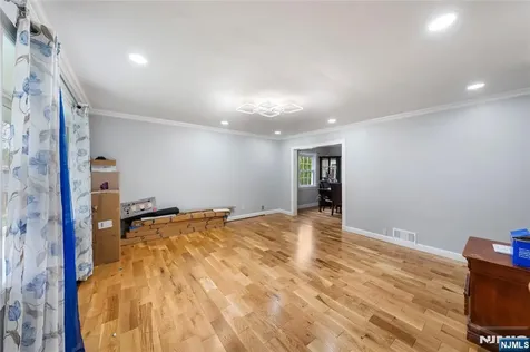 73 Davis Drive Bergenfield NJ 07621