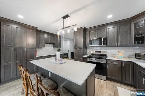 73 Davis Drive Bergenfield NJ 07621