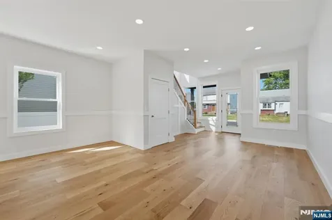 588 Maple Avenue Saddle Brook NJ 07663