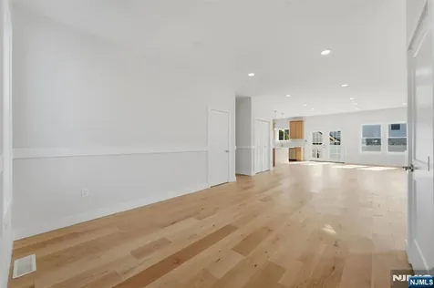 588 Maple Avenue Saddle Brook NJ 07663