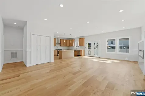 588 Maple Avenue Saddle Brook NJ 07663