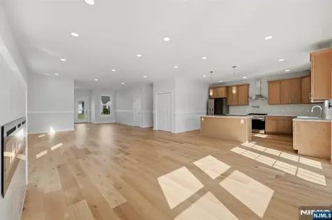 588 Maple Avenue Saddle Brook NJ 07663