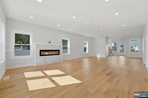 588 Maple Avenue Saddle Brook NJ 07663