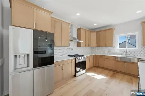 588 Maple Avenue Saddle Brook NJ 07663