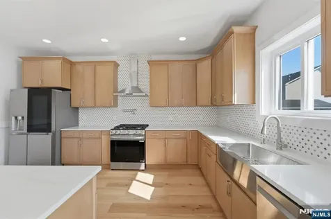 588 Maple Avenue Saddle Brook NJ 07663