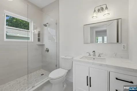 588 Maple Avenue Saddle Brook NJ 07663