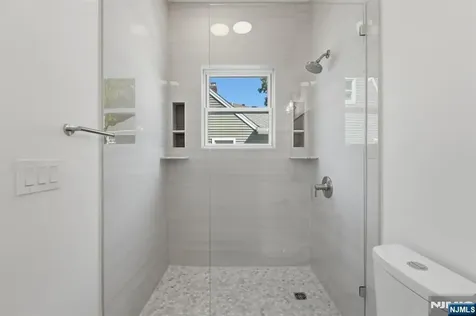 588 Maple Avenue Saddle Brook NJ 07663