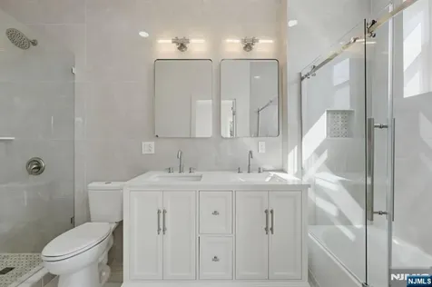 588 Maple Avenue Saddle Brook NJ 07663