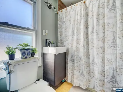 40 Bruen Avenue Irvington NJ 07111
