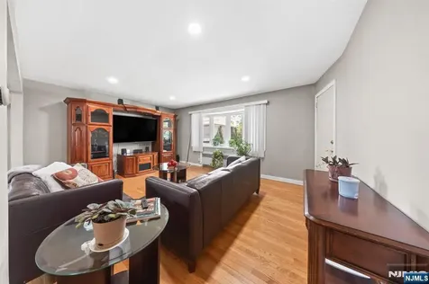 23 Homcy Place Clifton NJ 07011