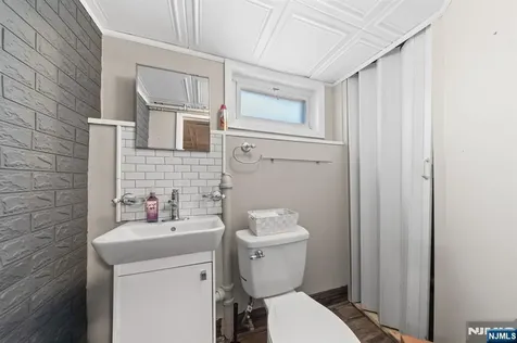 23 Homcy Place Clifton NJ 07011