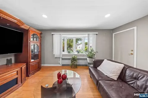 23 Homcy Place Clifton NJ 07011