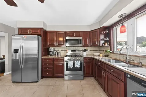 23 Homcy Place Clifton NJ 07011