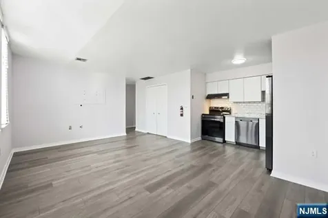 310 Passaic Harrison NJ 07029