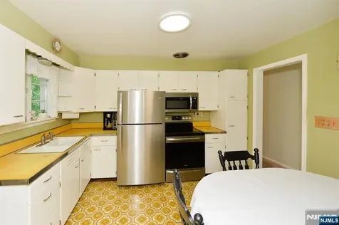 51 Charwalt Drive Hawthorne NJ 07506
