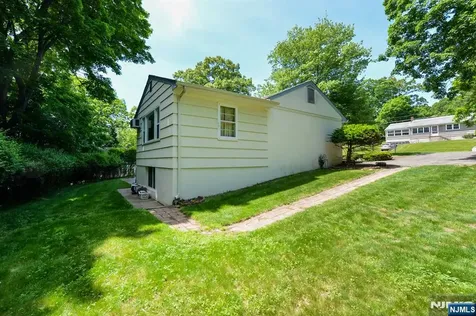 51 Charwalt Drive Hawthorne NJ 07506