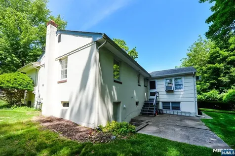 51 Charwalt Drive Hawthorne NJ 07506