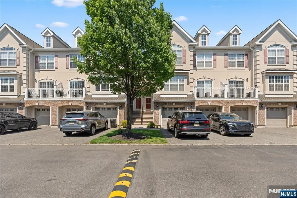 162 Blue Heron Drive Secaucus NJ 07094