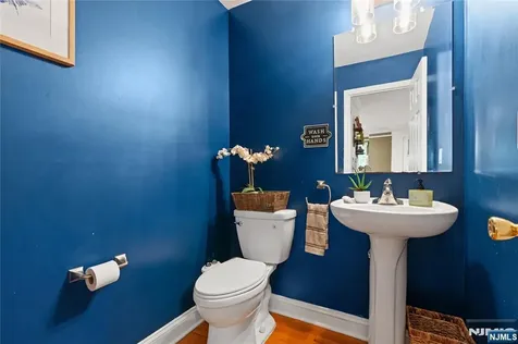 162 Blue Heron Drive Secaucus NJ 07094