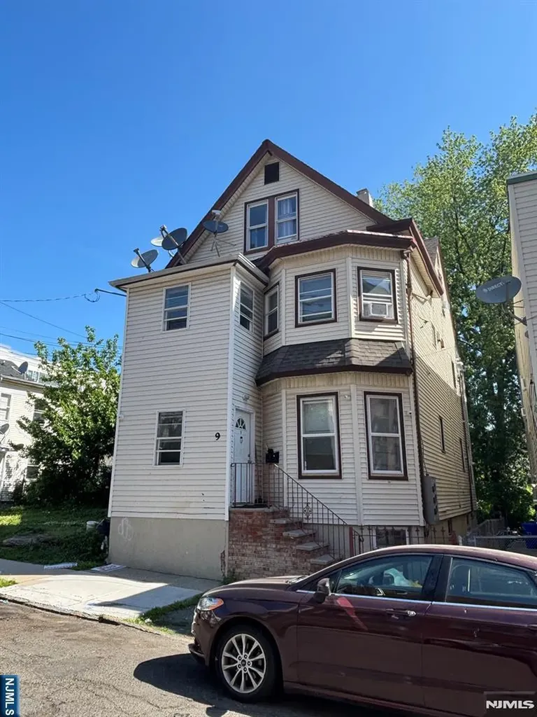 9 Courtland Street Paterson NJ 07503