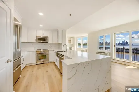 6315 City Place Edgewater NJ 07020