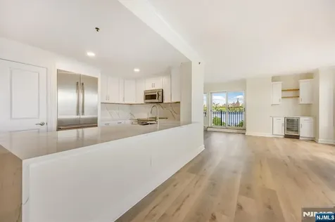 6315 City Place Edgewater NJ 07020