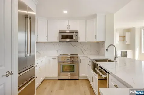 6315 City Place Edgewater NJ 07020