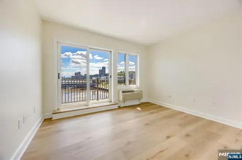 6315 City Place Edgewater NJ 07020