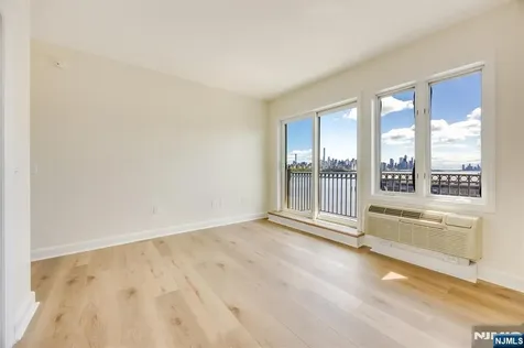 6315 City Place Edgewater NJ 07020