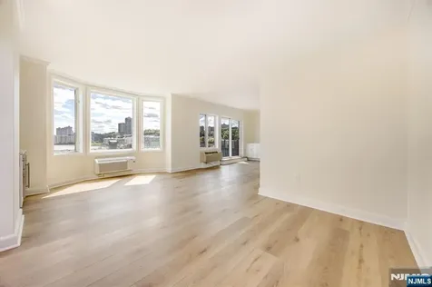 6315 City Place Edgewater NJ 07020