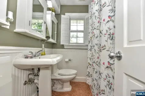 90 Grove Street Waldwick NJ 07463
