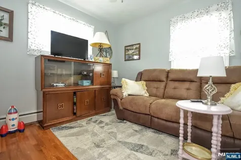 90 Grove Street Waldwick NJ 07463