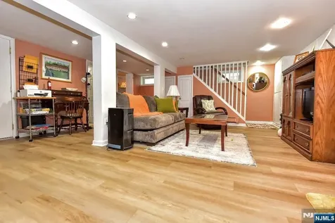 90 Grove Street Waldwick NJ 07463