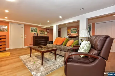 90 Grove Street Waldwick NJ 07463