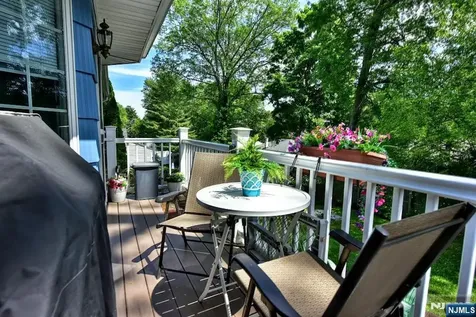 90 Grove Street Waldwick NJ 07463