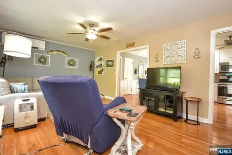 90 Grove Street Waldwick NJ 07463