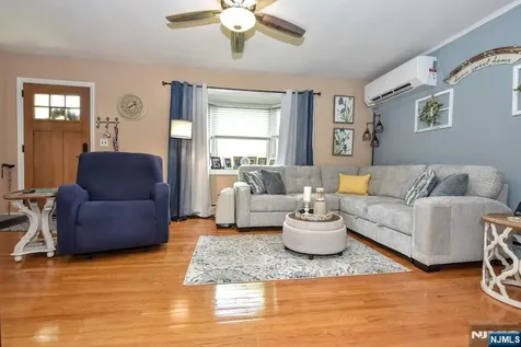 90 Grove Street Waldwick NJ 07463
