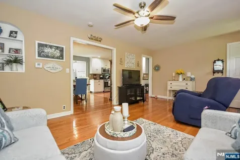 90 Grove Street Waldwick NJ 07463