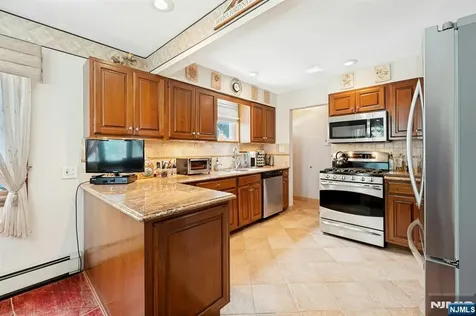 45 W Oldis Street Rochelle Park NJ 07662