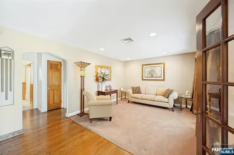 45 W Oldis Street Rochelle Park NJ 07662