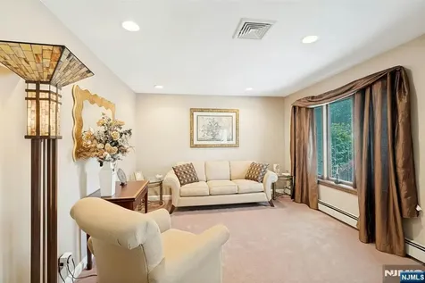 45 W Oldis Street Rochelle Park NJ 07662