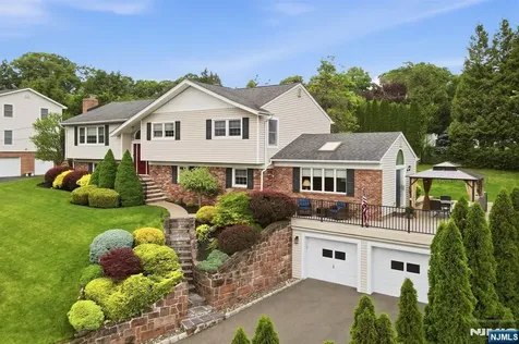 17 Kiowa Terrace Oakland NJ 07436