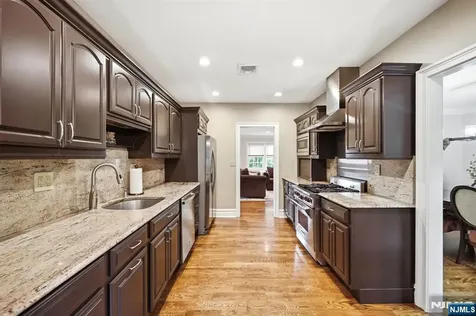 17 Kiowa Terrace Oakland NJ 07436